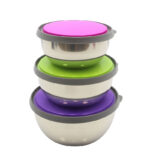 ویژگیهای باکس استیل ۳ عددی درب رنگی جنس بدنه: ساختهشده از استیل ضدزنگ با مقاومت بالا در برابر خوردگی و بوگیری. دربهای رنگی و محکم: در سه رنگ شاد (صورتی، سبز، بنفش) با قابلیت چفت شدن کامل برای جلوگیری از نفوذ هوا و رطوبت. قابل استفاده برای انواع مواد غذایی: مناسب برای برنج، حبوبات، میوه، سبزیجات و باقیماندهی غذا. قابل شستوشو: بهراحتی در ماشین ظرفشویی یا با دست تمیز میشود. قابل استفاده در فریزر و یخچال: حفظ تازگی و طعم مواد غذایی برای مدت طولانی.