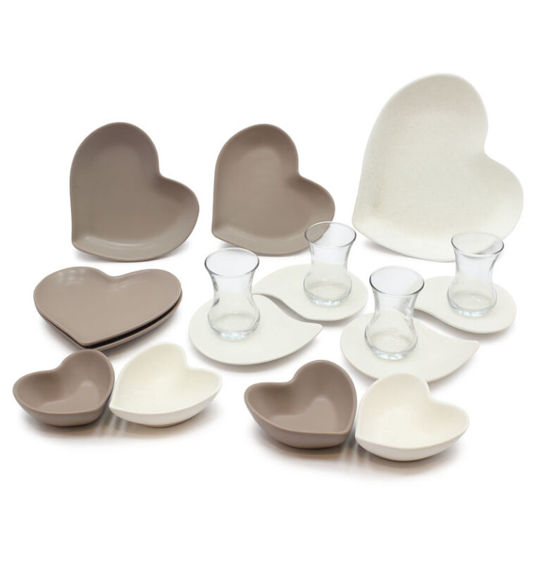 خرید سرویس عصرانه‌خوری ریتا آیسرام با طراحی قلبی خاص، رنگ‌بندی شیک و کیفیت ممتاز. مناسب پذیرایی عصرانه، چای، شیرینی و دسر. انتخابی عالی برای جهیزیه و چیدمان رومانتیک.