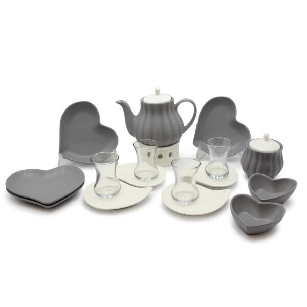خرید سرویس چای‌خوری ۴ نفره دلسا آیسرام با طراحی قلبی شیک، قوری و قنددان سرامیکی، استکان و نعلبکی کامل. مناسب پذیرایی عصرانه، مهمانی و جهیزیه با کیفیت ممتاز.