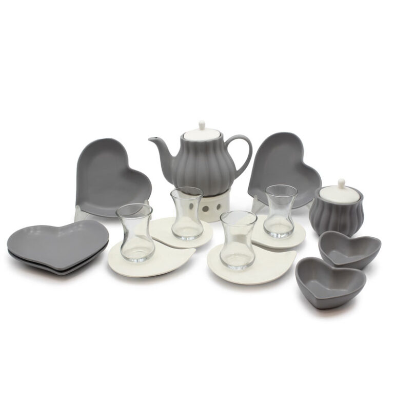خرید سرویس چای‌خوری ۴ نفره دلسا آیسرام با طراحی قلبی شیک، قوری و قنددان سرامیکی، استکان و نعلبکی کامل. مناسب پذیرایی عصرانه، مهمانی و جهیزیه با کیفیت ممتاز.