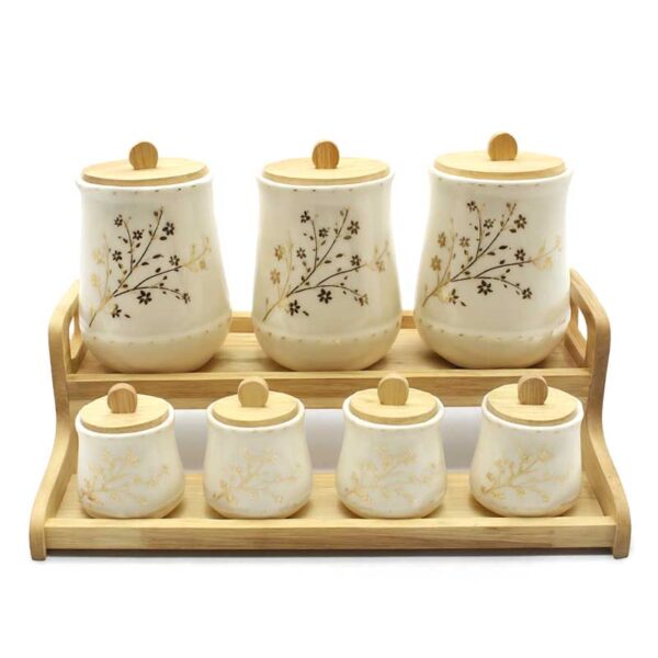 خرید پاسماوری اورانوس طرح درختی ۷ پارچه با استند چوبی. سرامیک لعاب‌دار با طرح گل، درب چوبی طبیعی و طراحی شیک. مناسب ادویه، چای، قند و حبوبات.